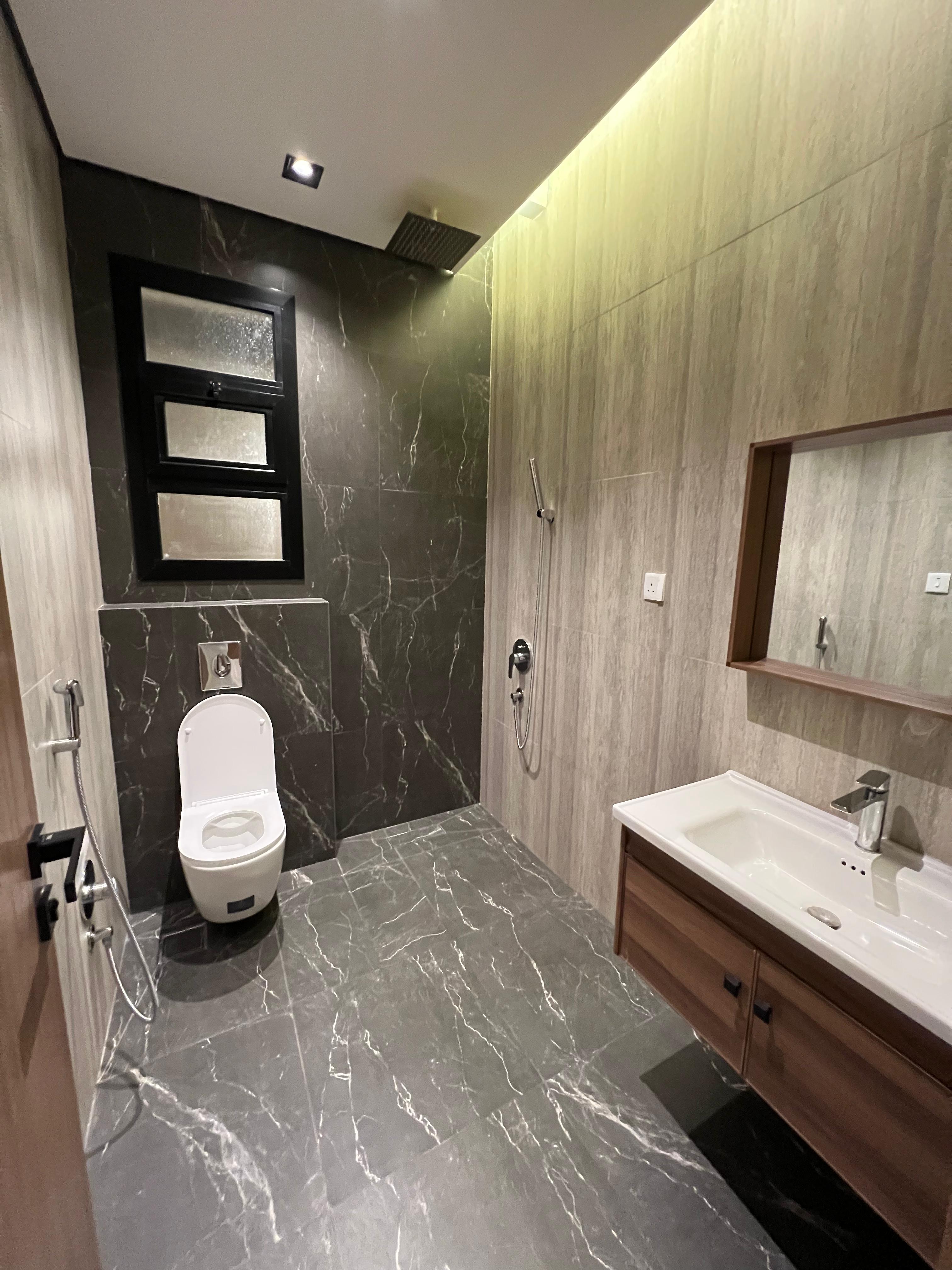 **Luxury Apartment for Rent in King Fahd District - Ground Floor** 🏡